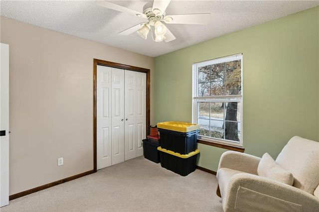 15805 E 2nd Street S, Independence, MO 64050