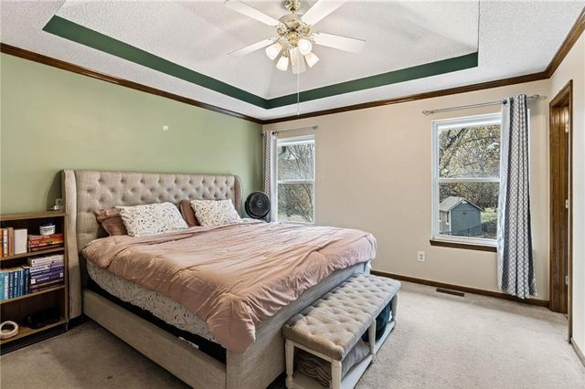 15805 E 2nd Street S, Independence, MO 64050