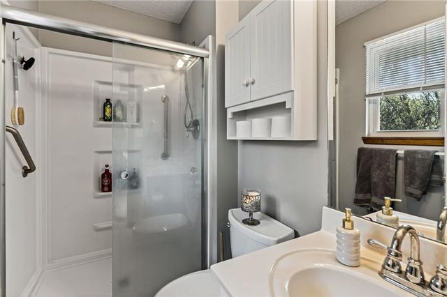 15805 E 2nd Street S, Independence, MO 64050