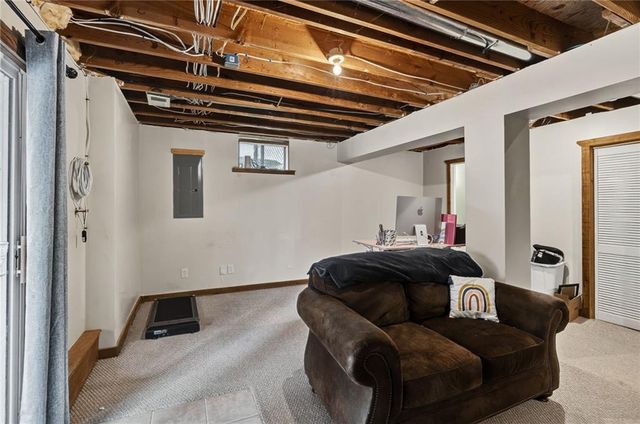 15805 E 2nd Street S, Independence, MO 64050