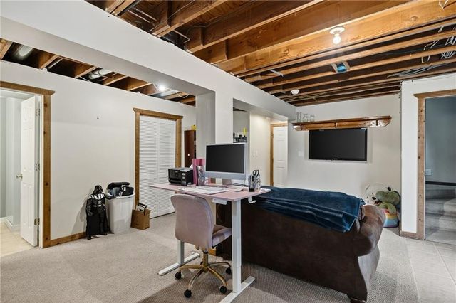 15805 E 2nd Street S, Independence, MO 64050