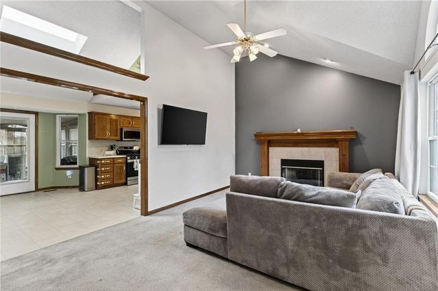 15805 E 2nd Street S, Independence, MO 64050