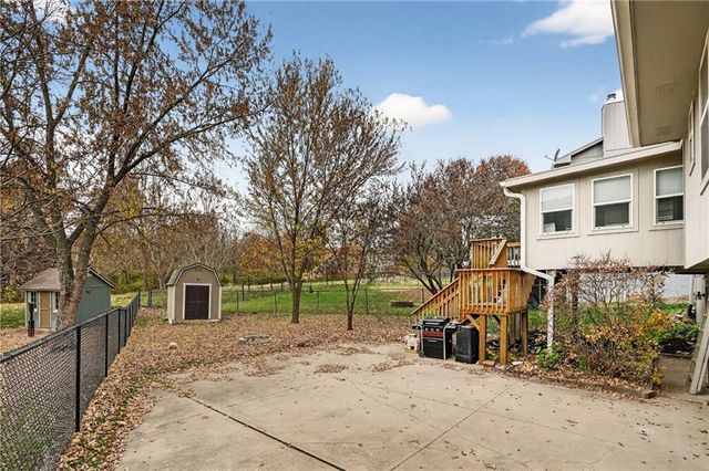 15805 E 2nd Street S, Independence, MO 64050