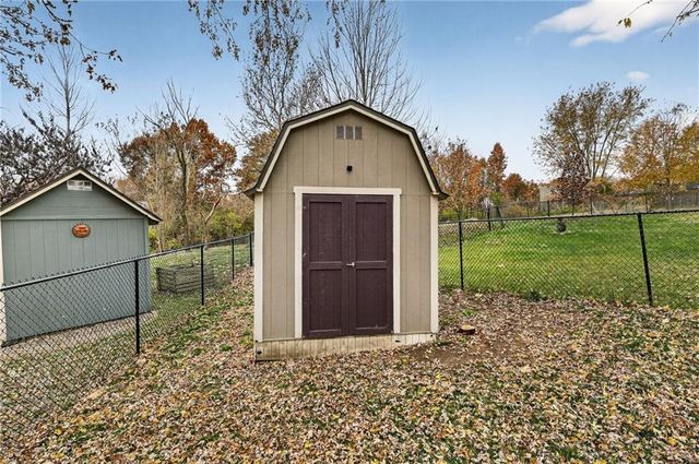 15805 E 2nd Street S, Independence, MO 64050