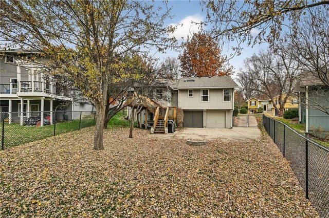 15805 E 2nd Street S, Independence, MO 64050