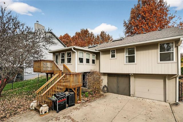 15805 E 2nd Street S, Independence, MO 64050