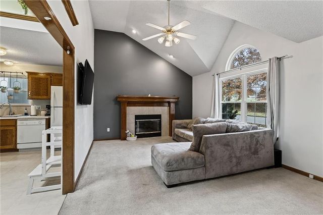 15805 E 2nd Street S, Independence, MO 64050