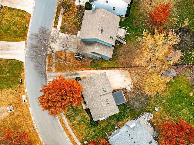 15805 E 2nd Street S, Independence, MO 64050