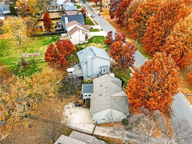 15805 E 2nd Street S, Independence, MO 64050