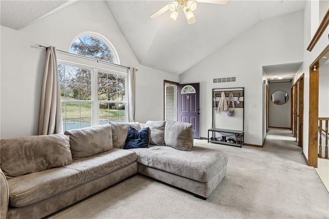 15805 E 2nd Street S, Independence, MO 64050