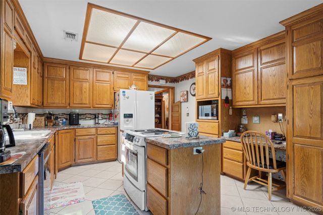 145 Cross Creek, Lone Grove, OK 73401