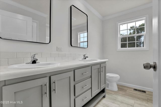 134 Sand Ridge Drive, Beulaville, NC 28518