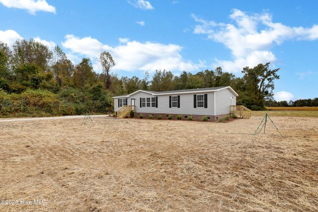 134 Sand Ridge Drive, Beulaville, NC 28518