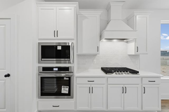 1433 Charles Dr, Chapel Hill, TN 37034
