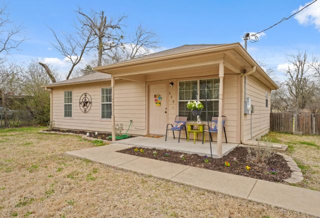 209 Mill Street, Lone Oak, TX 75453