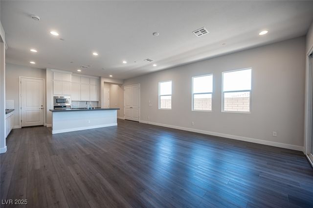 117 Royal Cascade Avenue, Henderson, NV 89011