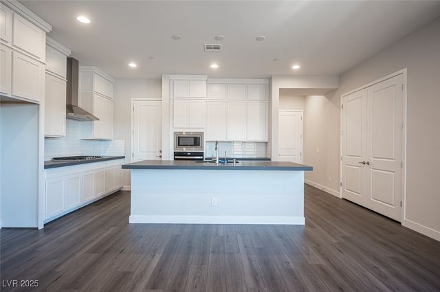 117 Royal Cascade Avenue, Henderson, NV 89011