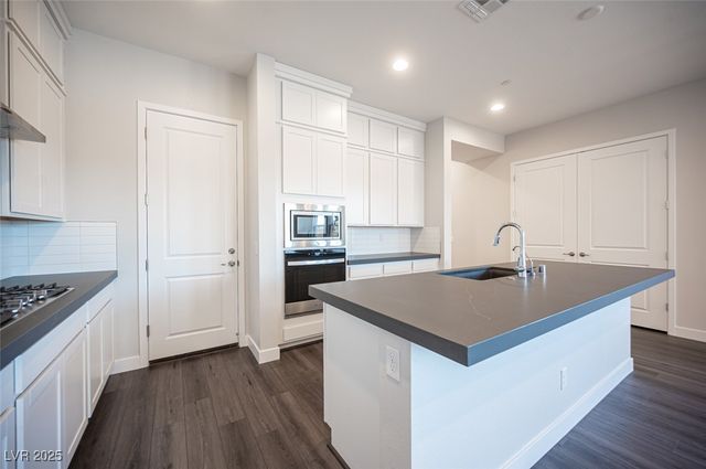 117 Royal Cascade Avenue, Henderson, NV 89011