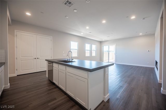 117 Royal Cascade Avenue, Henderson, NV 89011