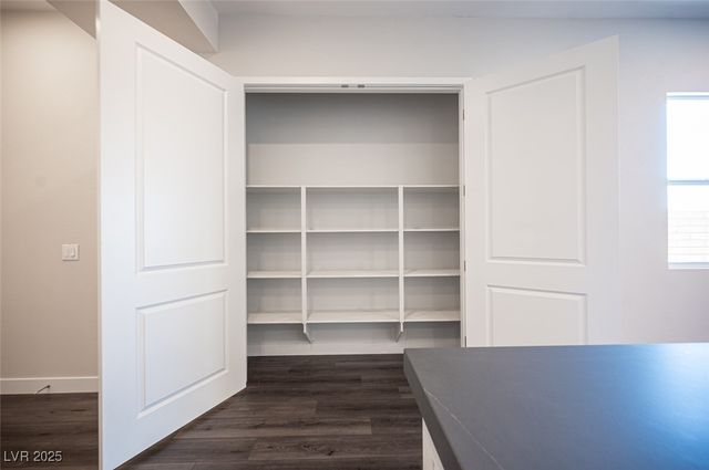 117 Royal Cascade Avenue, Henderson, NV 89011