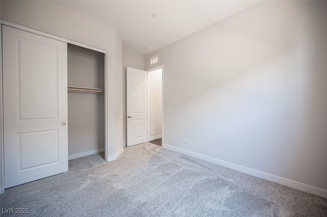 117 Royal Cascade Avenue, Henderson, NV 89011