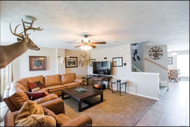 3807 Meadow View Drive, College Station, TX 77845