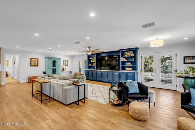 1105 E Cherokee Glen, Ocean Springs, MS 39564