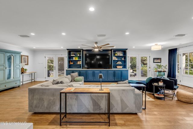 1105 E Cherokee Glen, Ocean Springs, MS 39564