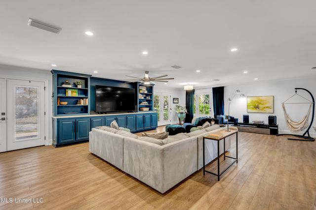 1105 E Cherokee Glen, Ocean Springs, MS 39564