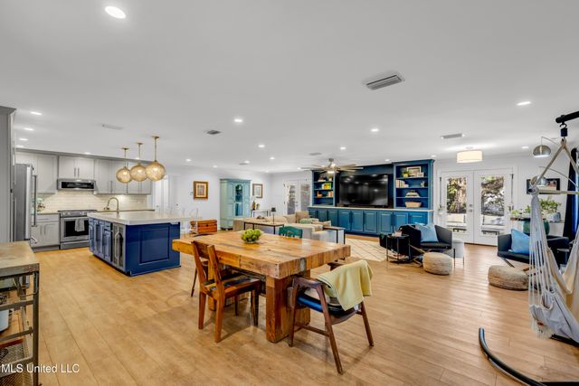 1105 E Cherokee Glen, Ocean Springs, MS 39564