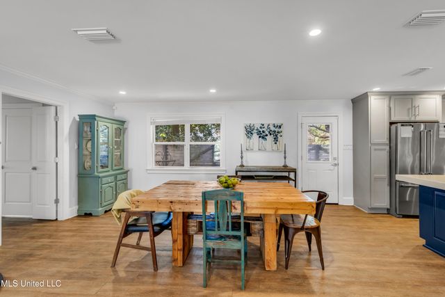 1105 E Cherokee Glen, Ocean Springs, MS 39564