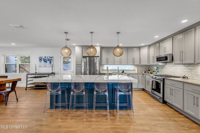 1105 E Cherokee Glen, Ocean Springs, MS 39564