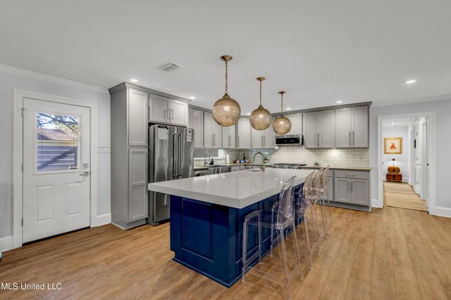 1105 E Cherokee Glen, Ocean Springs, MS 39564