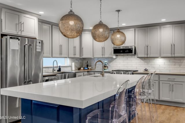 1105 E Cherokee Glen, Ocean Springs, MS 39564