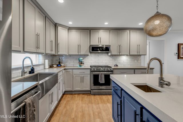 1105 E Cherokee Glen, Ocean Springs, MS 39564