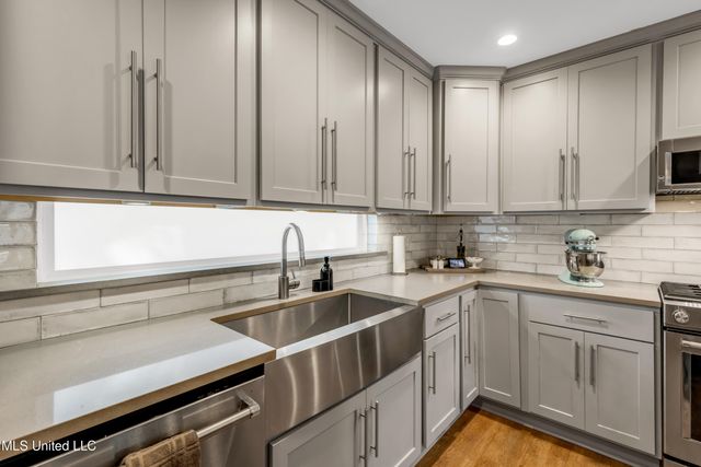 1105 E Cherokee Glen, Ocean Springs, MS 39564