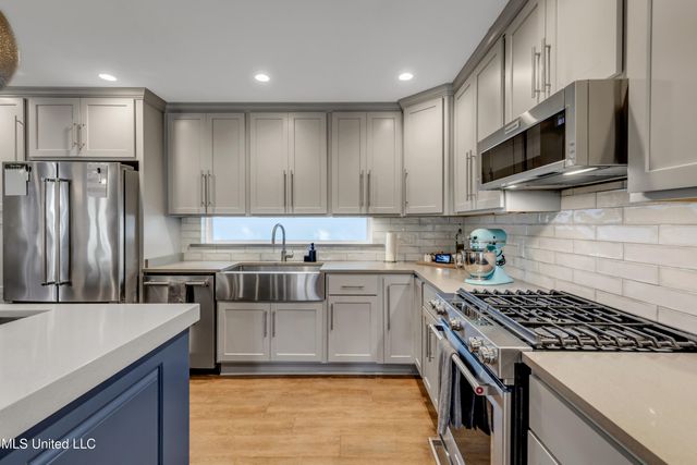 1105 E Cherokee Glen, Ocean Springs, MS 39564