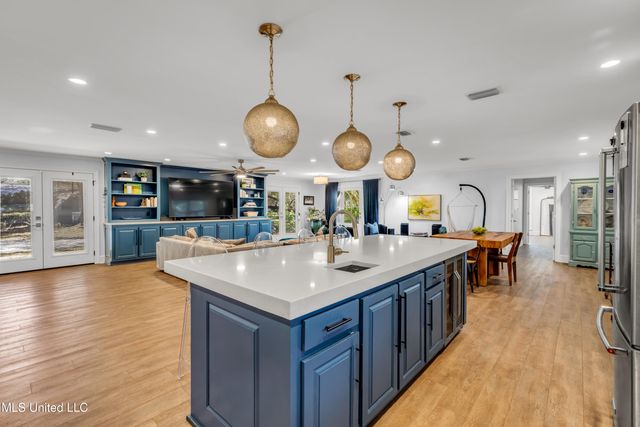 1105 E Cherokee Glen, Ocean Springs, MS 39564