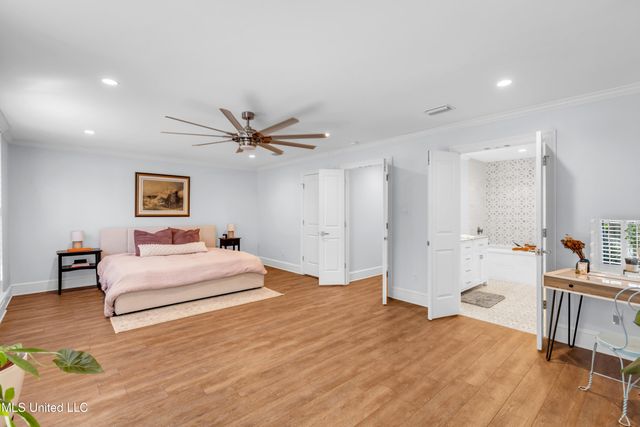 1105 E Cherokee Glen, Ocean Springs, MS 39564