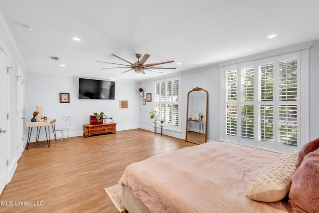 1105 E Cherokee Glen, Ocean Springs, MS 39564