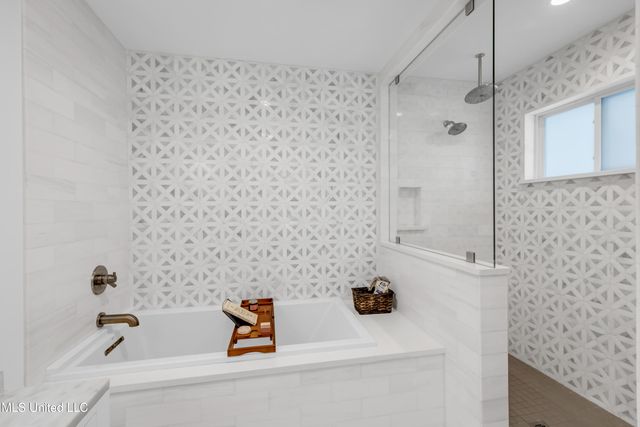 1105 E Cherokee Glen, Ocean Springs, MS 39564