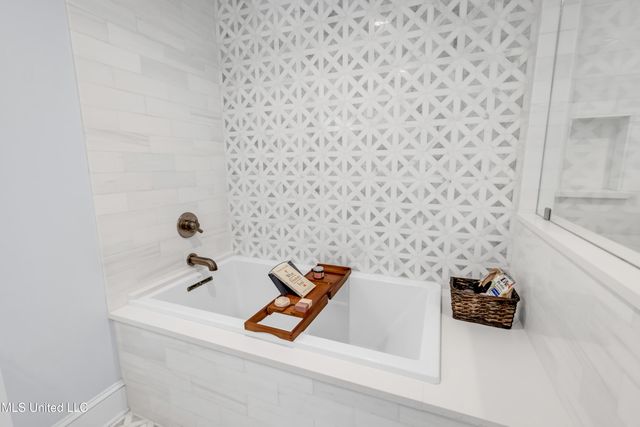 1105 E Cherokee Glen, Ocean Springs, MS 39564