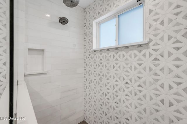 1105 E Cherokee Glen, Ocean Springs, MS 39564