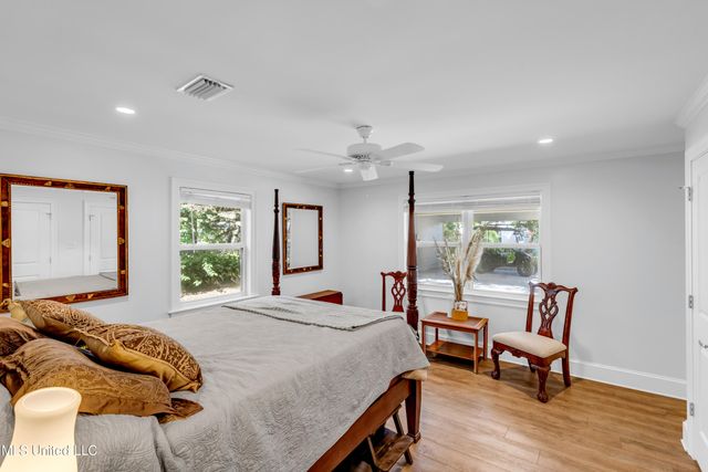 1105 E Cherokee Glen, Ocean Springs, MS 39564