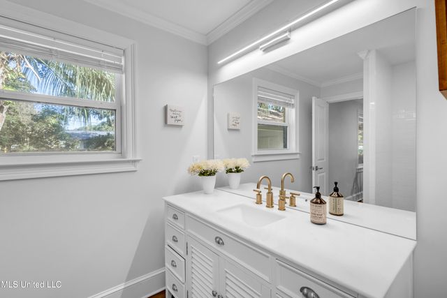 1105 E Cherokee Glen, Ocean Springs, MS 39564