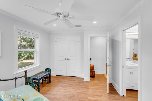 1105 E Cherokee Glen, Ocean Springs, MS 39564