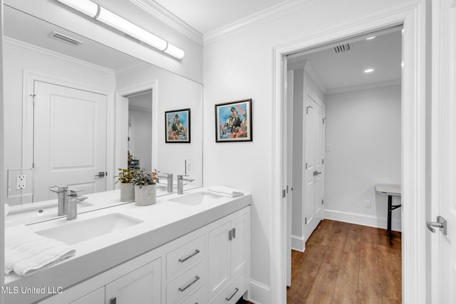 1105 E Cherokee Glen, Ocean Springs, MS 39564