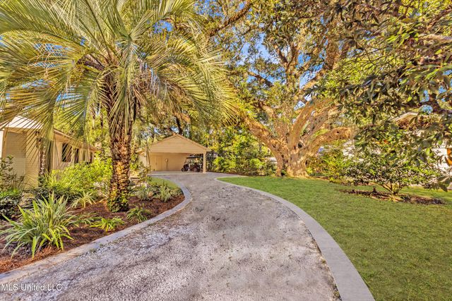 1105 E Cherokee Glen, Ocean Springs, MS 39564