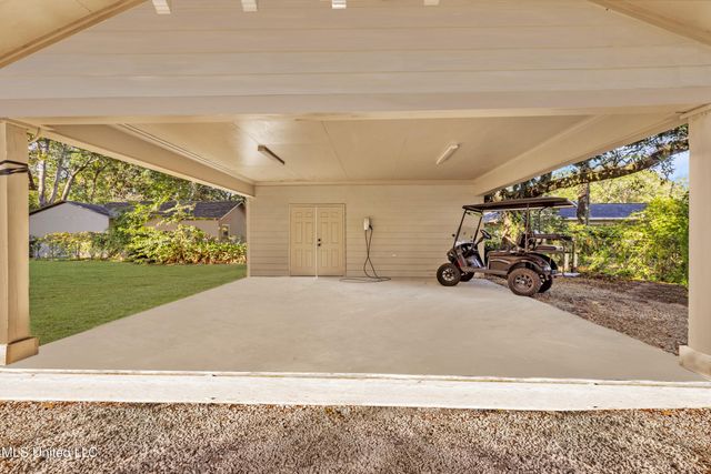 1105 E Cherokee Glen, Ocean Springs, MS 39564