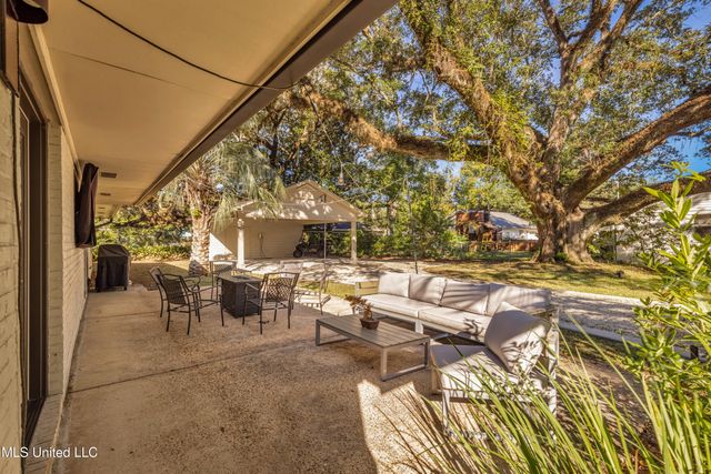 1105 E Cherokee Glen, Ocean Springs, MS 39564